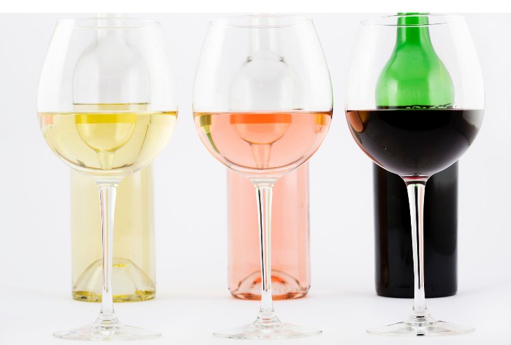 tre bicchieri di vino