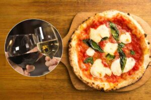collage pala di pizza e bicchieri di vino