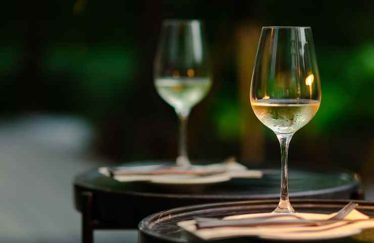 bicchieri vino bianco